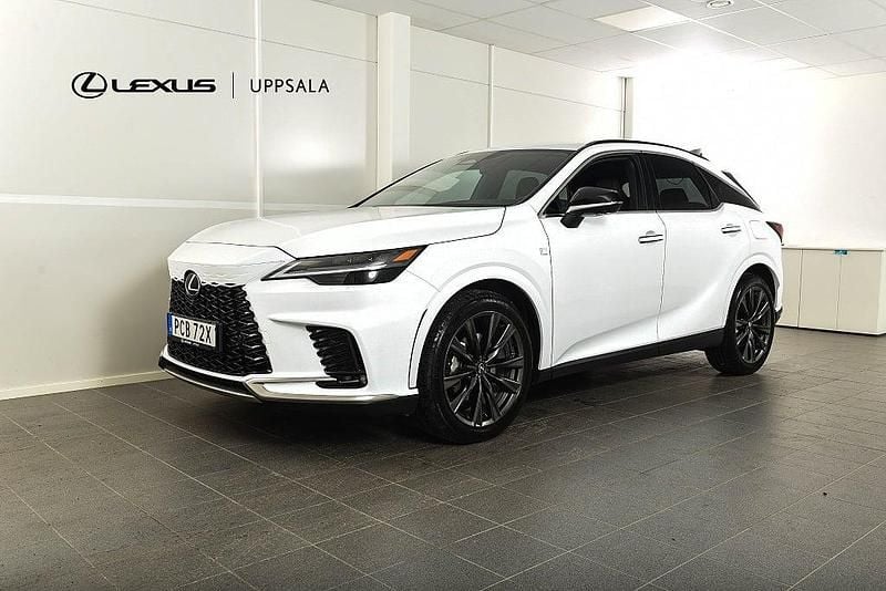 Vit Begagnad 2025 Lexus RX450h+ Sport Design Packet SUV | 814 800 kr (Lite dyr) - Bild 1/4