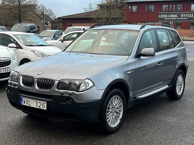 Grå Begagnad 2005 BMW X3 Advantage SUV | 49 900 kr (Marknadspris) - Bild 1/4