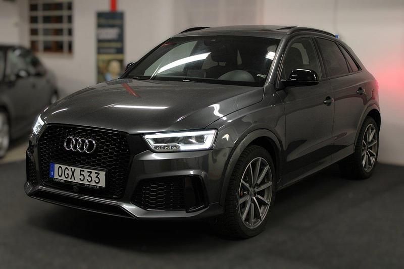 Grå Begagnad 2016 Audi RS Q3 Performance SUV | 369 900 kr - Bild 1/4