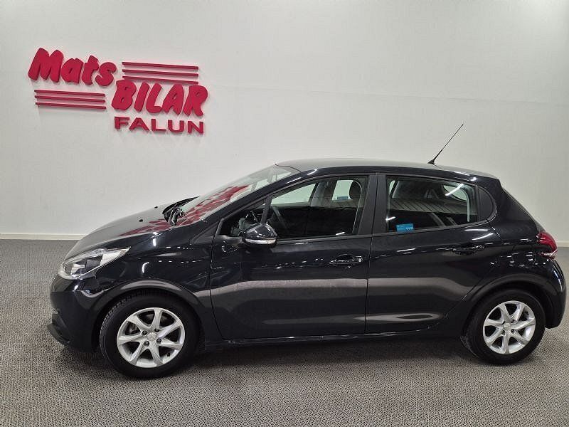 Mörkgrå (mgrå) Begagnad 2018 Peugeot 208 Halvkombi | 129 900 kr (Lite dyr) - Bild 1/4