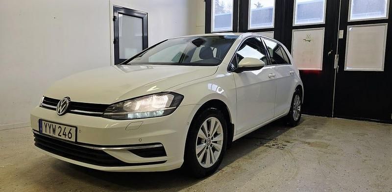 Begagnad VW Golf VII 116 HK (85 kW) 2018 Vit Halvkombi