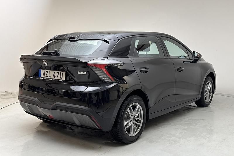 Begagnad MG MG4 EV 2023 Svart Halvkombi