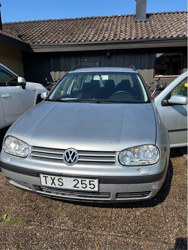 Silver Begagnad 2003 VW Golf IV Kombi | 12 000 kr (Bra pris) - Bild 1/4