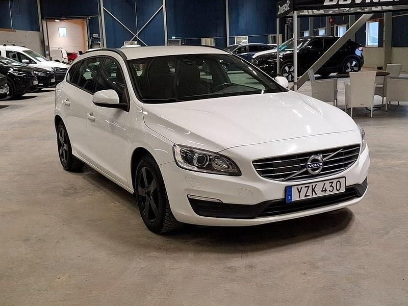 Begagnad Volvo V60 Kinetic 152 HK (111 kW) 2017 Vit Kombi