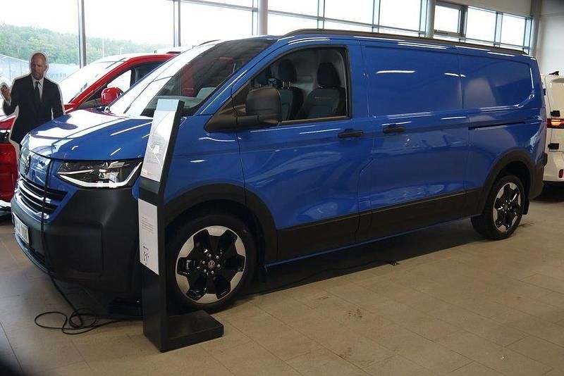 Blå (mid blue metallic) Ny 2025 VW T6.1 PanAmericana Van | 761 250 kr - Bild 1/4