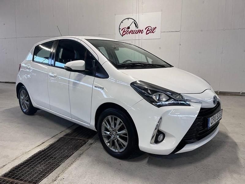 Begagnad Toyota Yaris Hybrid Active 101 HK (74 kW) 2019 Vit Halvkombi