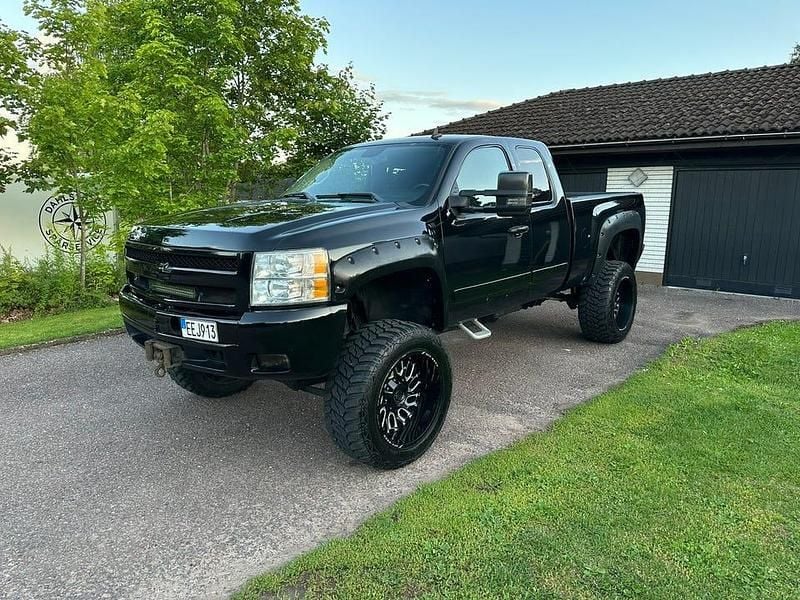 Svartlackad Begagnad 2008 Chevrolet Silverado Pickup | 200 000 kr (Superpris) - Bild 1/4