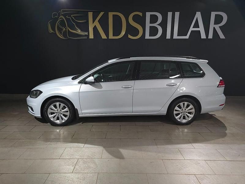 Silver Begagnad 2017 VW Golf VII Comfortline Kombi | 109 500 kr (Marknadspris) - Bild 1/4