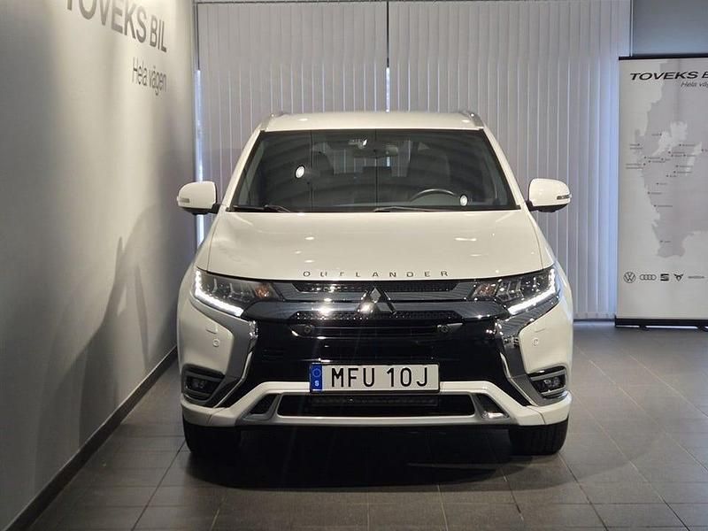 Begagnad Mitsubishi Outlander 224 HK (164 kW) 2020 Vit SUV