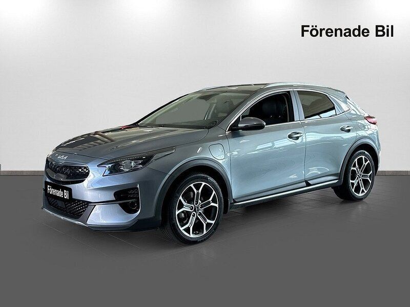 Grå Begagnad 2022 Kia XCeed Advance SUV | 239 000 kr (Marknadspris) - Bild 1/4