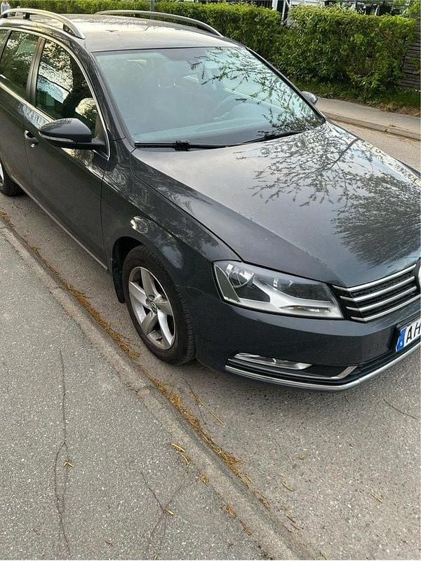 Grå Begagnad 2012 VW Passat Kombi | 49 000 kr (Bra pris) - Bild 1/4
