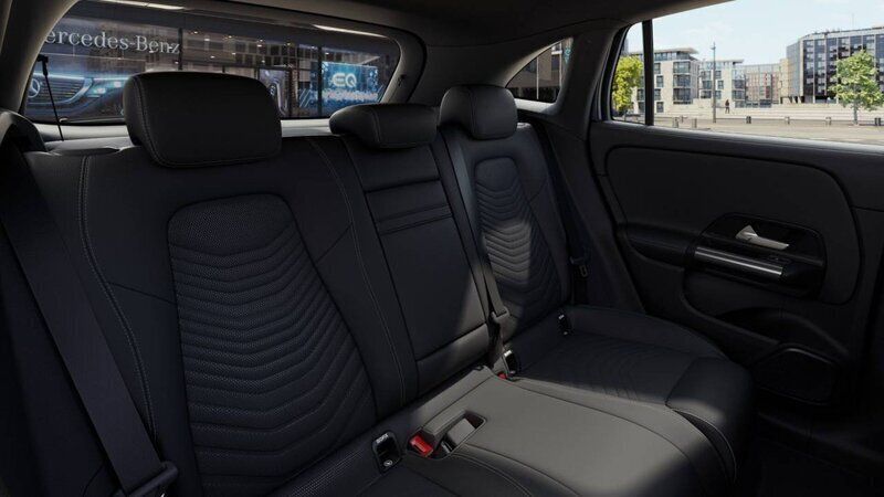 Begagnad Mercedes EQA250+ Edition 141 kW (192 HK) 2023 Svart SUV