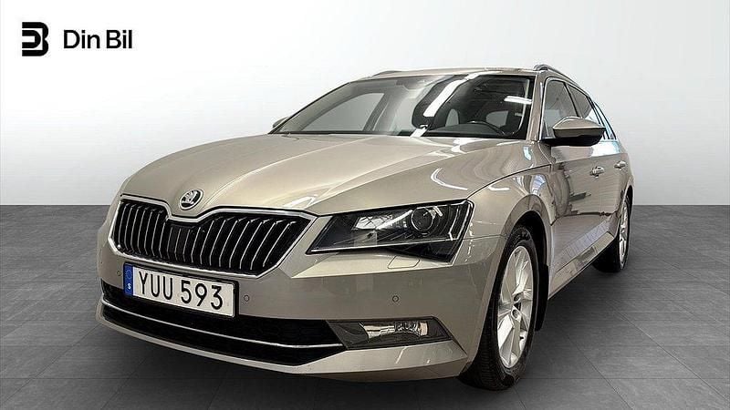 Ljusbrun (brun) Begagnad 2018 Skoda Superb Business Line Kombi | 239 900 kr (Marknadspris) - Bild 1/4