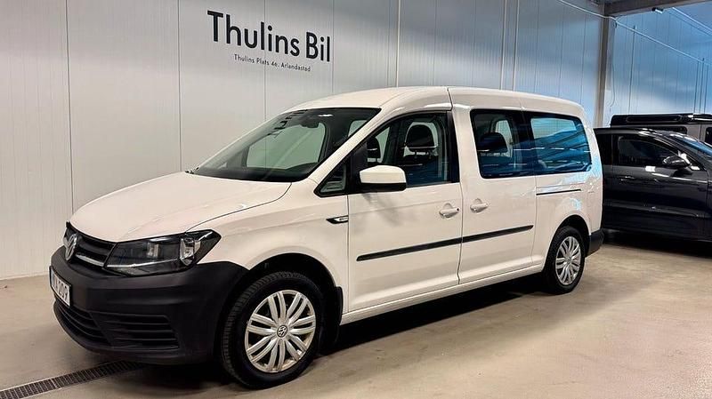 Vit Begagnad 2018 VW Caddy Maxi Life Life Minibuss | 169 900 kr - Bild 1/4
