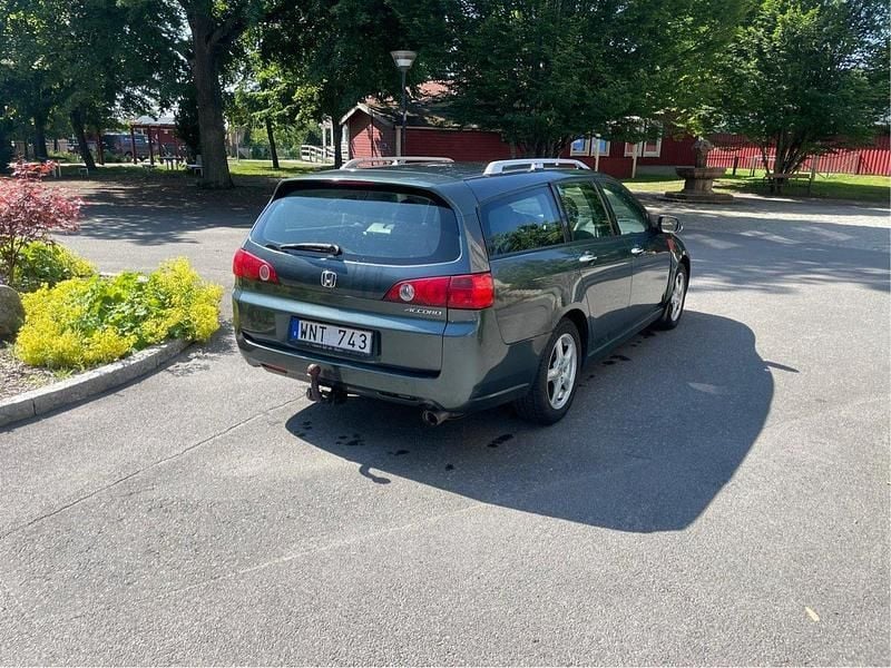 Grön Begagnad 2005 Honda Accord Sport Kombi | 20 000 kr (Bra pris) - Bild 1/4
