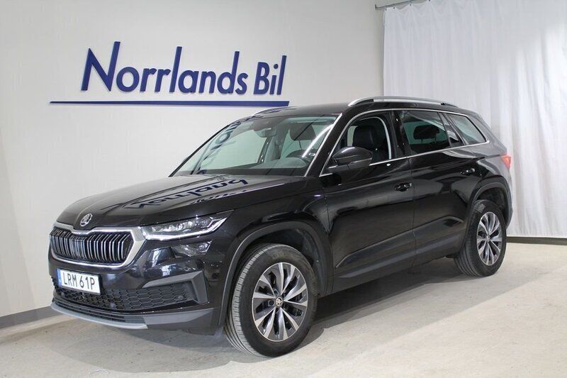 Svart (black magic pärleffekt me) Begagnad 2022 Skoda Kodiaq Style SUV | 384 900 kr (Marknadspris) - Bild 1/4