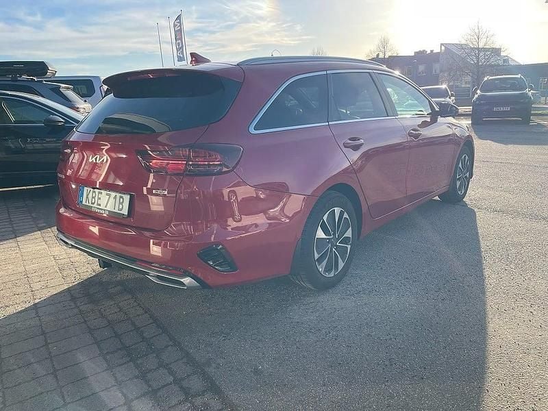 Begagnad Kia Ceed Advance 141 HK (103 kW) 2021 Röd Halvkombi