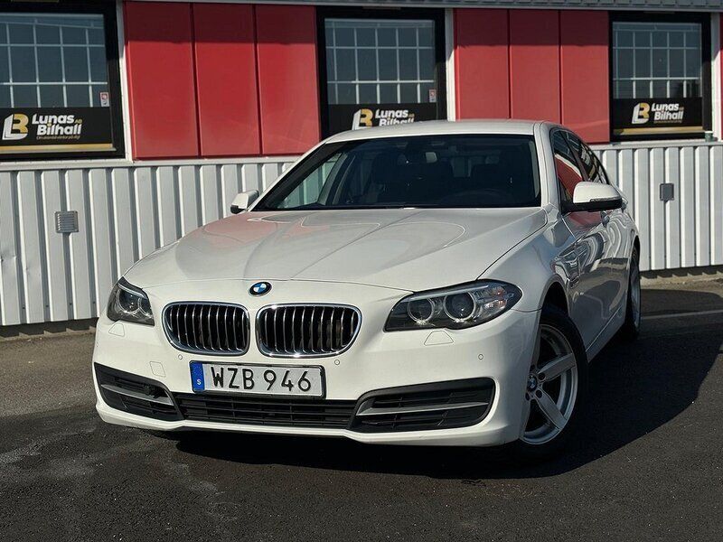 Vit Begagnad 2014 BMW 520 Sport Line Sedan | 169 900 kr (Marknadspris) - Bild 1/4