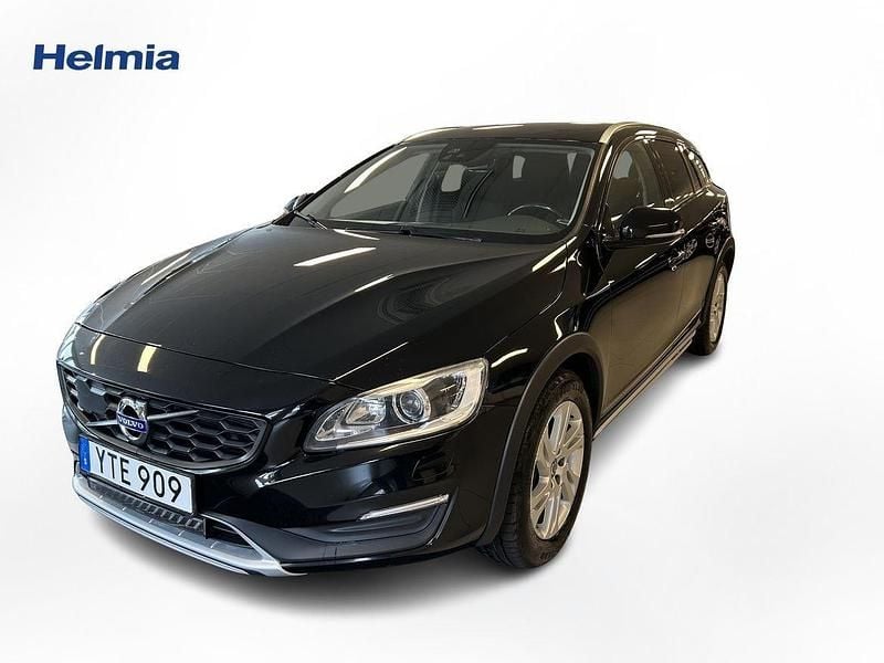 Svart Begagnad 2018 Volvo V60 CC Standard Kombi | 174 900 kr (Marknadspris) - Bild 1/4