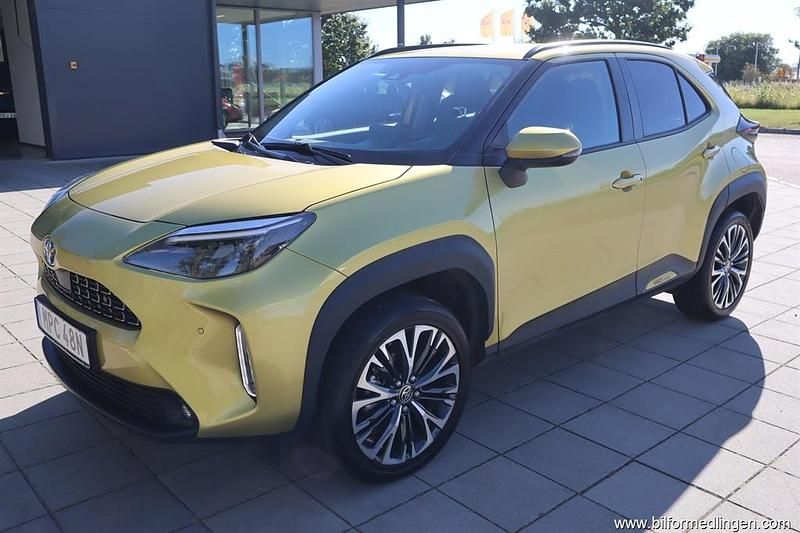 Gul Begagnad 2023 Toyota Yaris Cross Edition SUV | 284 900 kr (Marknadspris) - Bild 1/4