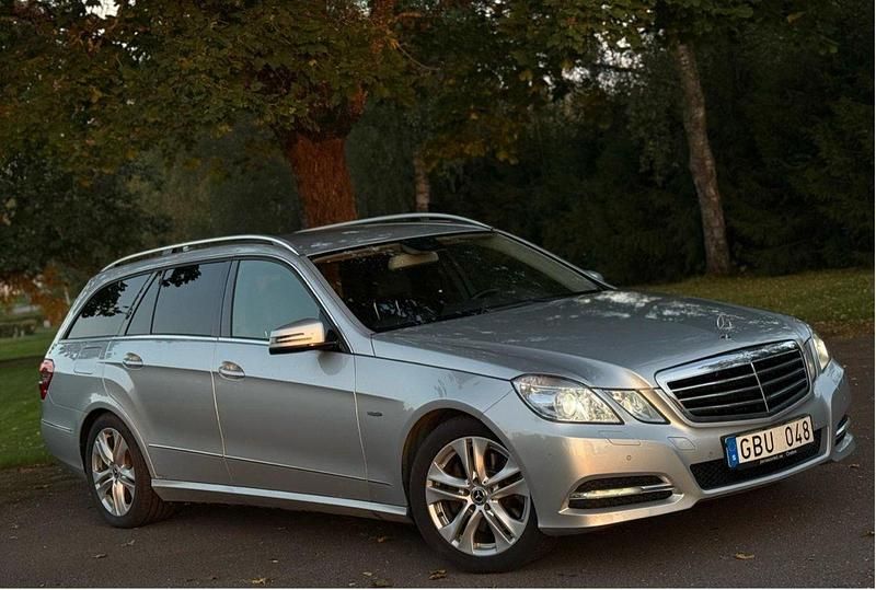 Silver Begagnad 2012 Mercedes E250 Kombi | 117 900 kr (Marknadspris) - Bild 1/4