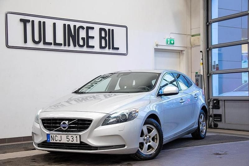 Begagnad Volvo V40 116 HK (85 kW) 2012 Ljusgrå Halvkombi