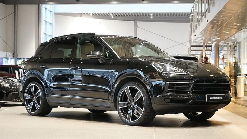 Svart Begagnad 2022 Porsche Cayenne SUV | 839 000 kr (Marknadspris) - Bild 1/4