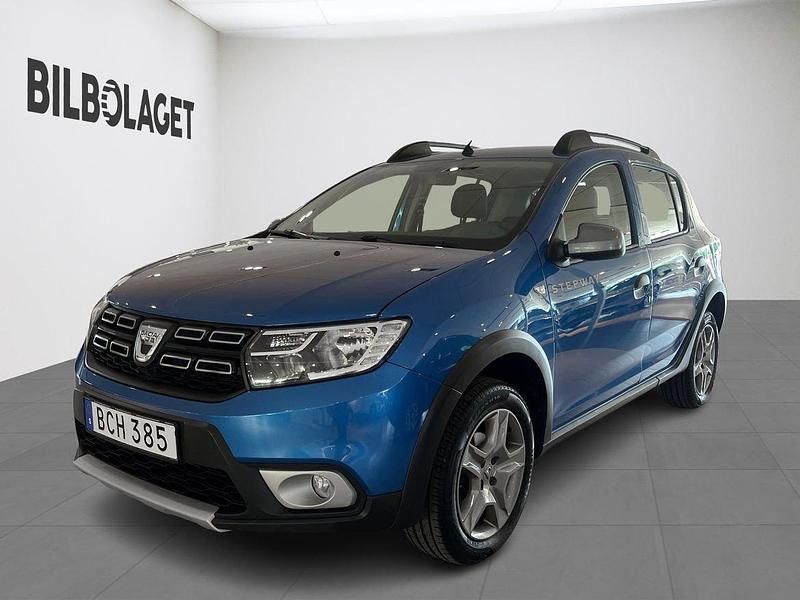 Ljusblå (blå) Begagnad 2017 Dacia Sandero Stepway Halvkombi | 84 800 kr (Marknadspris) - Bild 1/4