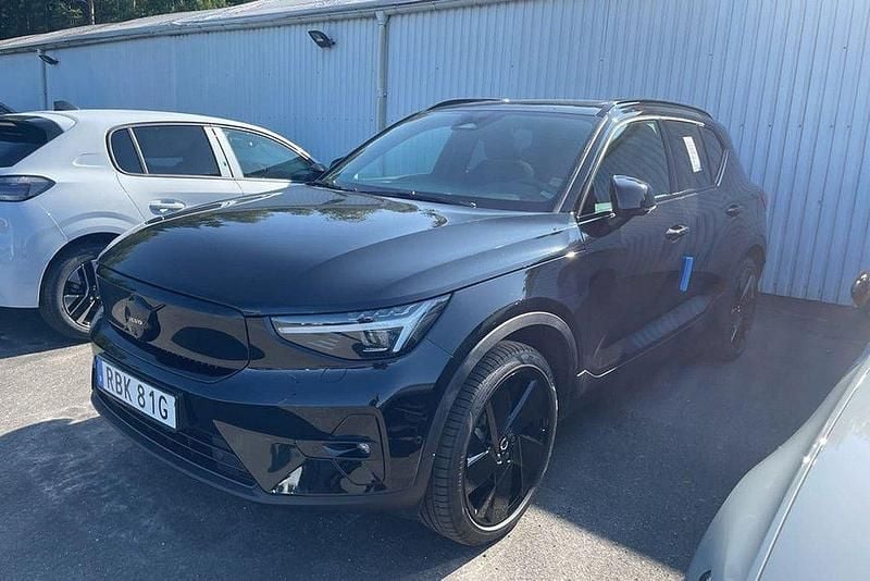 Svart Begagnad 2024 Volvo EX40 Performance SUV | 518 800 kr (Lite dyr) - Bild 1/1