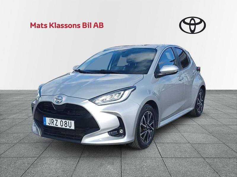 Silver Begagnad 2020 Toyota Yaris Active Halvkombi | 189 000 kr (Lite dyr) - Bild 1/4