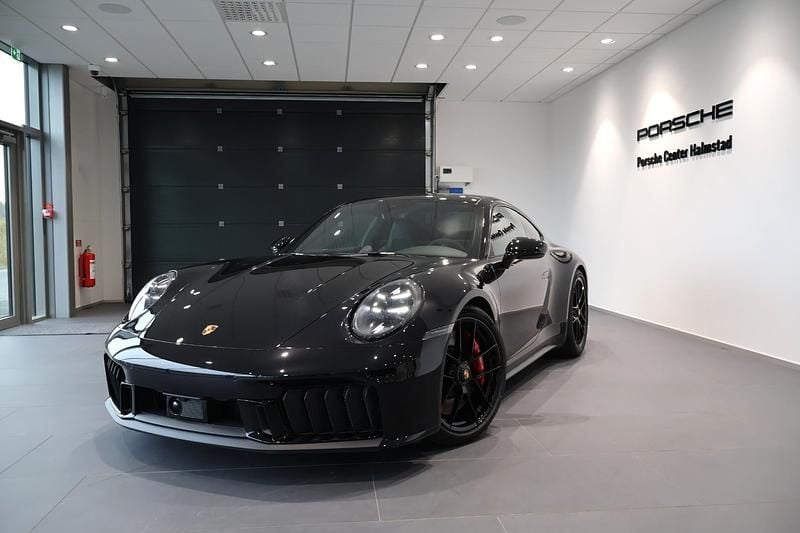 Ny Porsche 911 541 HK (397 kW) 2025 Svart Sportkupé