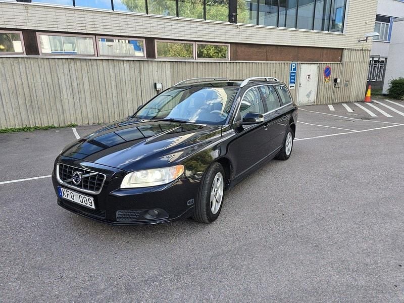Svart Begagnad 2009 Volvo V70 Kombi | 59 990 kr (Marknadspris) - Bild 1/4