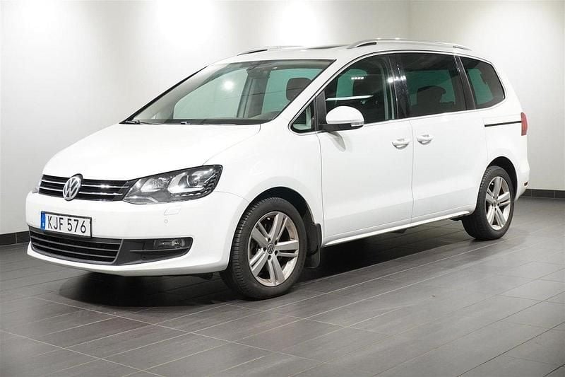 Vit Begagnad 2017 VW Sharan Minibuss | 249 800 kr (Bra pris) - Bild 1/2