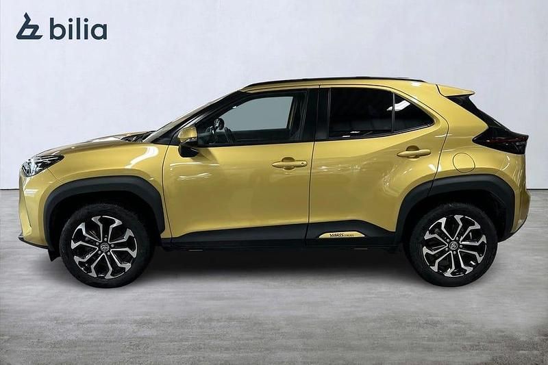 Begagnad Toyota Yaris Hybrid Active 117 HK (86 kW) 2023 Gul