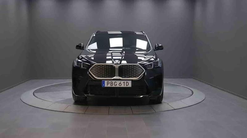 Svart Begagnad 2024 BMW iX2 SUV | 539 000 kr - Bild 1/1