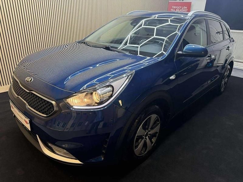 Blå Begagnad 2017 Kia Niro Advance SUV | 154 900 kr (Marknadspris) - Bild 1/4