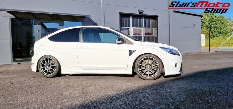 Begagnad Ford Focus RS 305 HK (224 kW) 2010 Vit Halvkombi