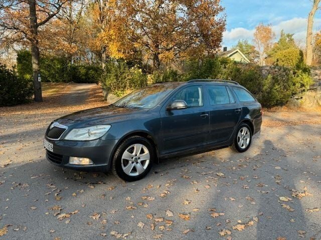 Begagnad Skoda Octavia Elegance 161 HK (118 kW) 2009 Mörkgrå Kombi