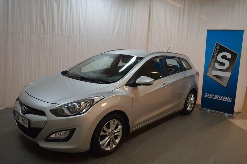 Silver Begagnad 2014 Hyundai i30 Kombi | 99 500 kr (Dyr) - Bild 1/4