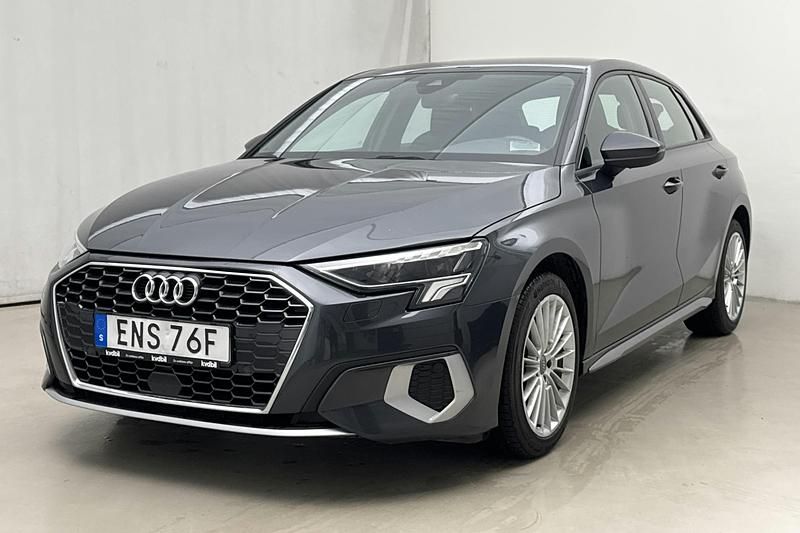 Grå Begagnad 2021 Audi A3 | 189 000 kr (Marknadspris) - Bild 1/4