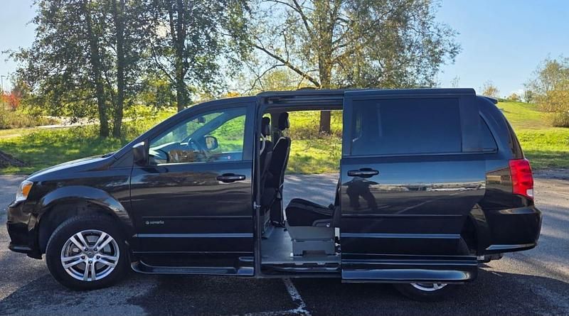 Svart Begagnad 2014 Dodge Grand Caravan Minibuss | 199 000 kr - Bild 1/4
