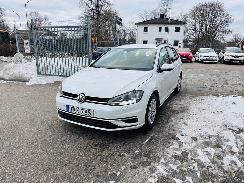 Begagnad VW Golf VII 125 HK (91 kW) 2018 Vit Kombi