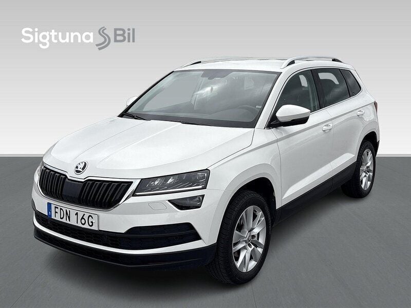 Vit Begagnad 2020 Skoda Karoq SUV | 244 900 kr (Marknadspris) - Bild 1/3
