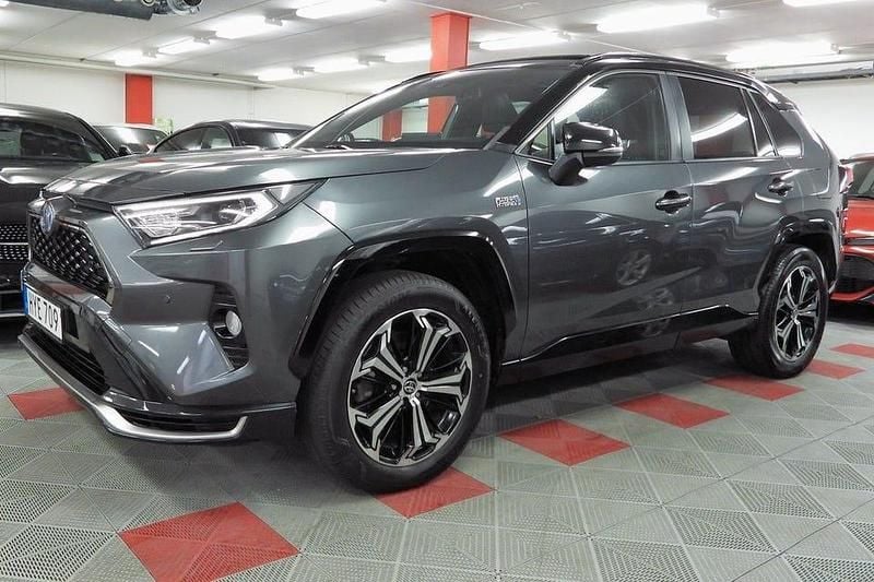 Grå Begagnad 2021 Toyota RAV4 Style SUV | 369 500 kr (Bra pris) - Bild 1/4
