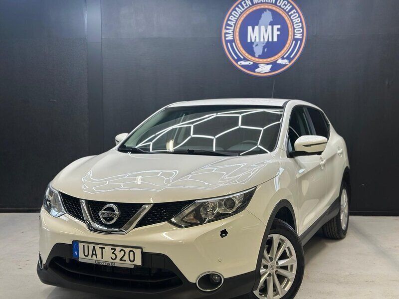 Vit Begagnad 2017 Nissan Qashqai 360º SUV | 139 800 kr (Bra pris) - Bild 1/4