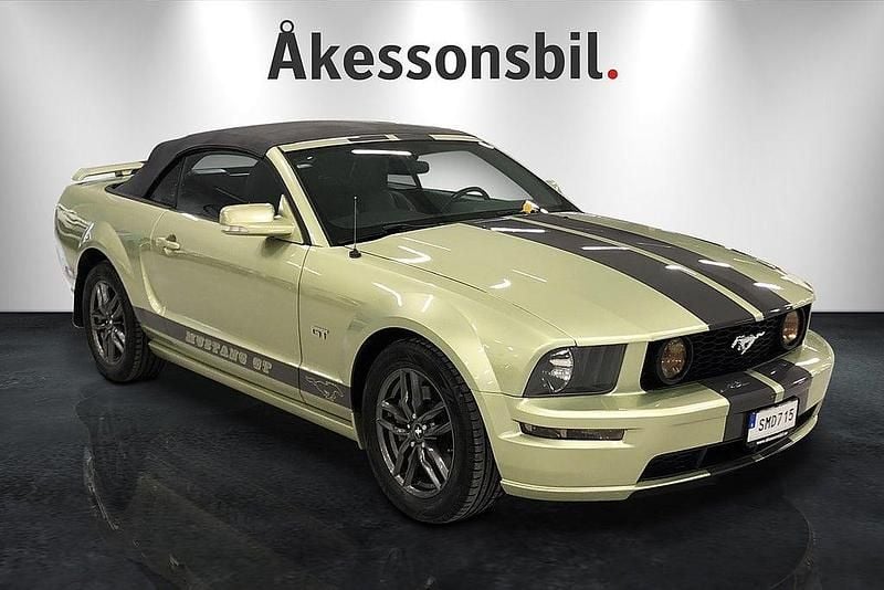 Begagnad Ford Mustang GT 301 HK (221 kW) 2006 Lgrön Cab