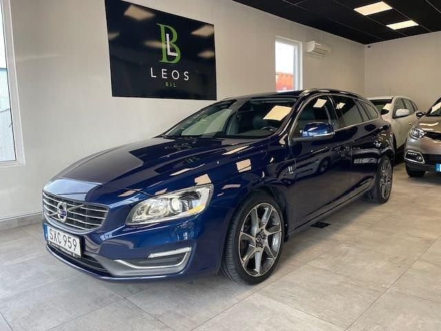Blå Begagnad 2014 Volvo V60 Momentum Kombi | 119 900 kr (Marknadspris) - Bild 1/4