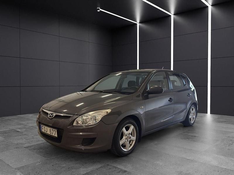 Grå Begagnad 2007 Hyundai i30 Halvkombi | 39 900 kr (Marknadspris) - Bild 1/4