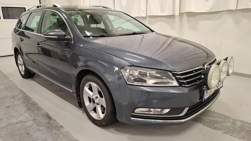 Grå Begagnad 2011 VW Passat Kombi | 62 500 kr (Bra pris) - Bild 1/4