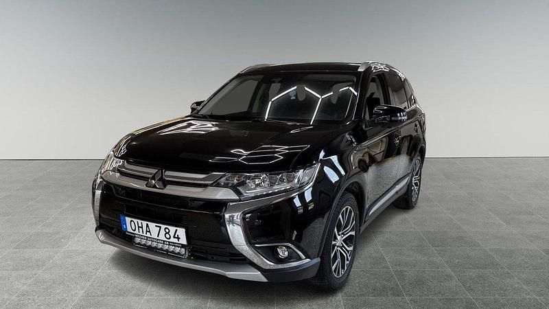 Svart Begagnad 2016 Mitsubishi Outlander SUV | 185 000 kr (Marknadspris) - Bild 1/4